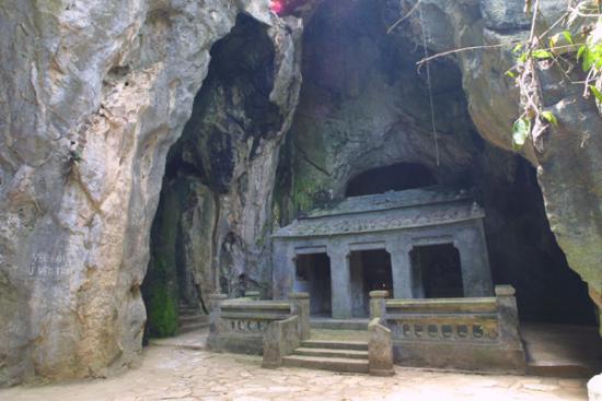 Du lịch trên núi ngũ hành sơn