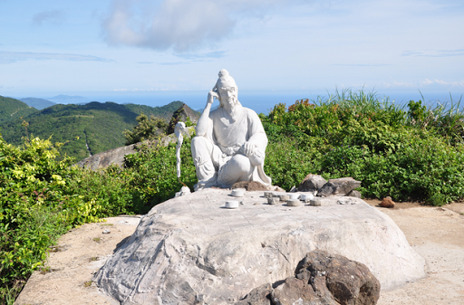 cung ngam canh thanh pho o dinh ban co